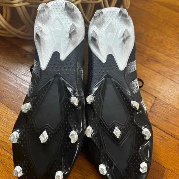 Men’s Size 11.5 Adidas Predator Soccer/Rugby Cleats Worn Once - Picture 4 of 5